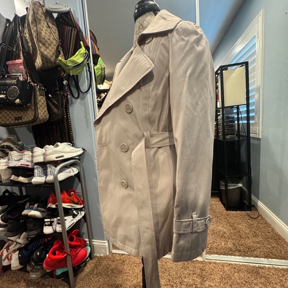 Stylish Beige Trench Coat DKNY - Picture 3 of 4